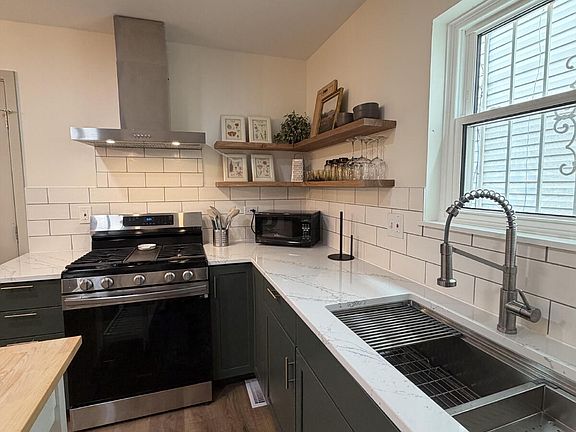 3rd image of 3623 S Prairie Ave