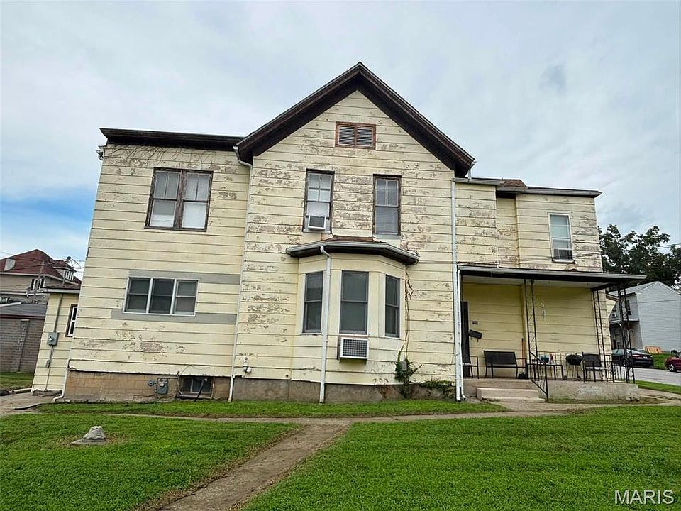 2nd image of 700 Center St