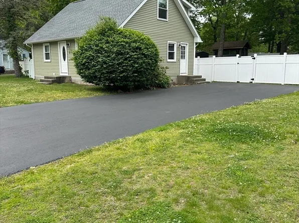 11 Friar Tuck Ln, Oxford, MA 01540