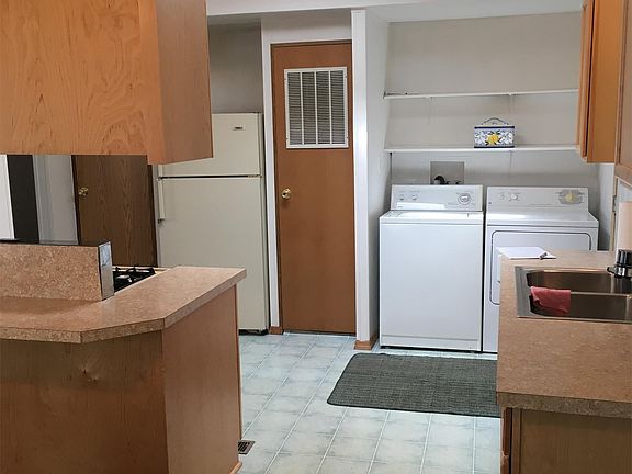 5th image of 421 W Nahwatzel Beach Dr