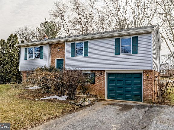 3rd image of 30 Buttonwood Dr