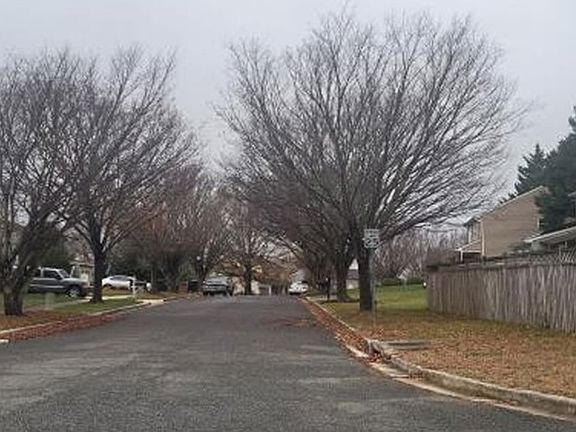 Exterior Neighborhood (street photo)