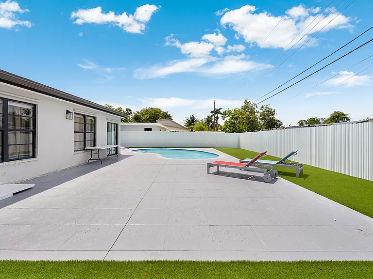7051 Tyler St — Photo 24