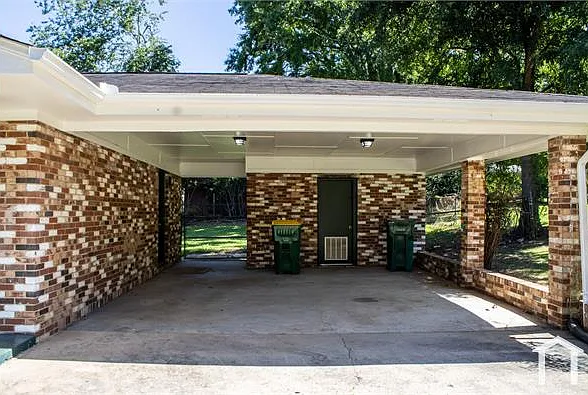 401 Springside Dr — Photo 5