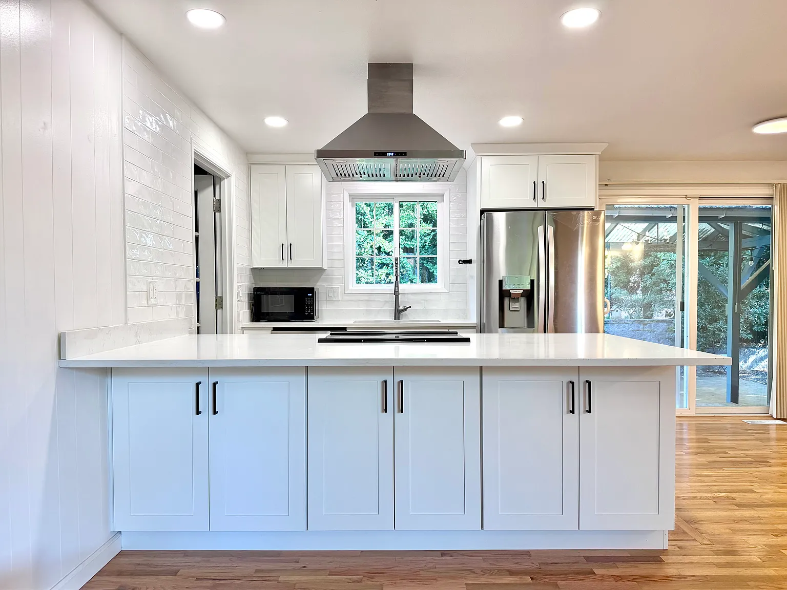 3 bed, 1.5 bath, 1300 sqft, $3,700 — Photo 2