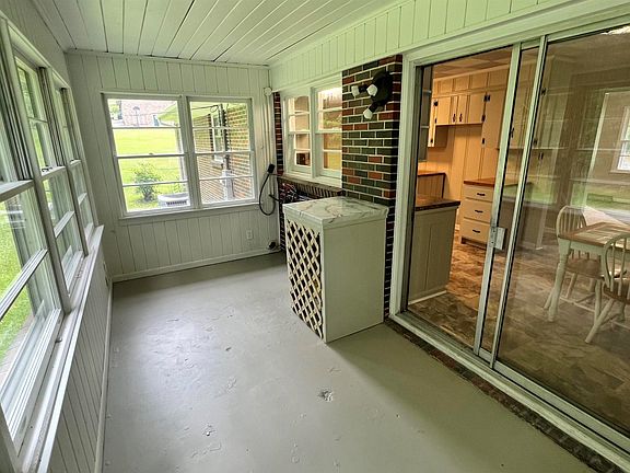 5th image of 215 Valley View Dr