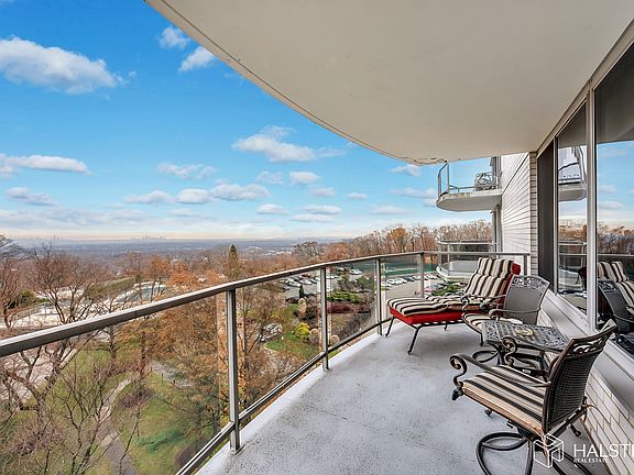 3rd image of 1 Claridge Dr APT 818