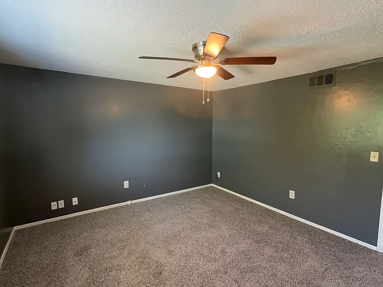 2614 Elwood Dr — Photo 6