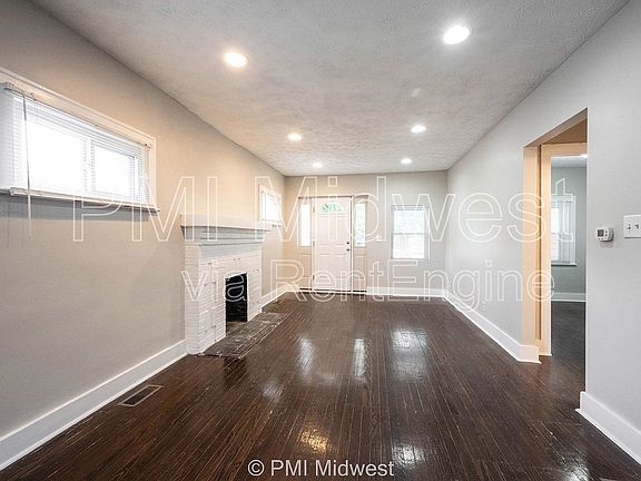 3rd image of 1621 E 49th St