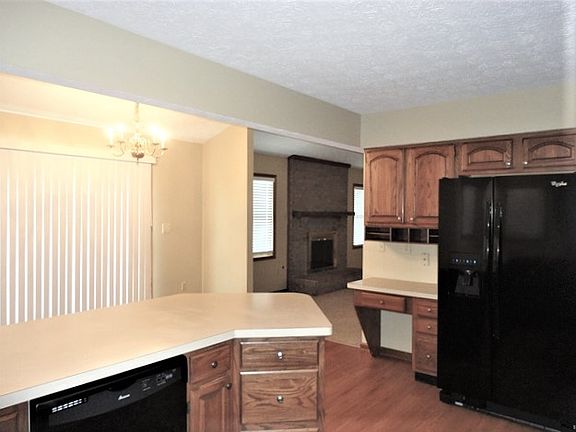 3rd image of 373 Winterset Dr