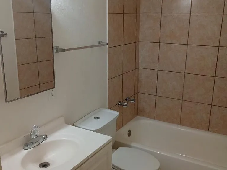401 N D St #15 — Photo 2
