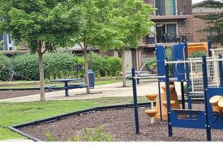 8123 Waterbury Ct APT 211, Woodridge, IL 60517