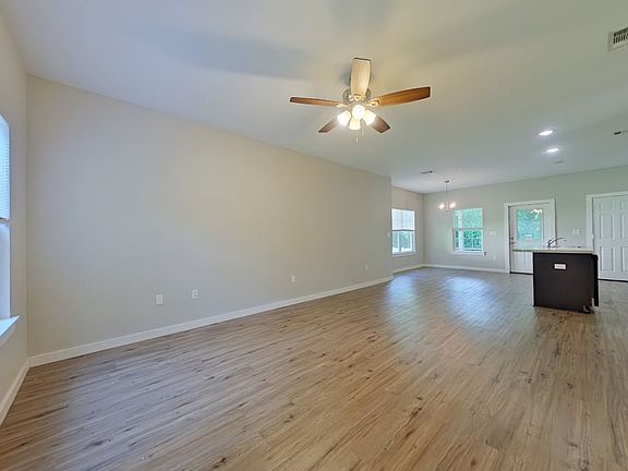 3rd image of 605 E Williams Ave