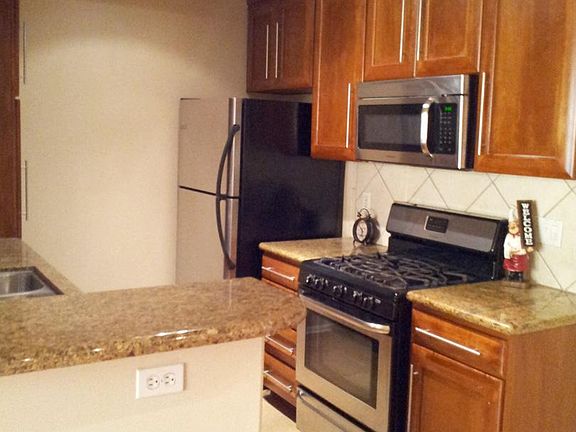 5th image of 10275 Missouri Ave APT 202
