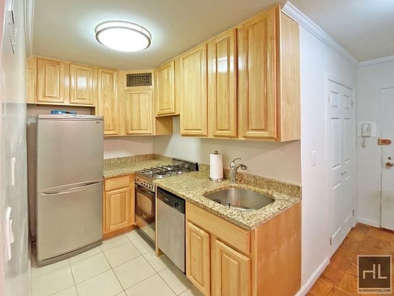 3rd image of 300 W 55th St APT 9J