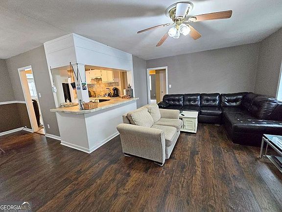 4th image of 601 Azalea Cir