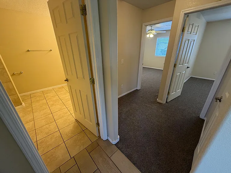 1911 Girard Blvd NE — Photo 23