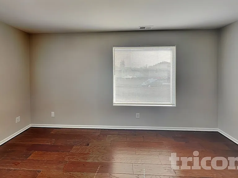 1620 203rd St E — Photo 4