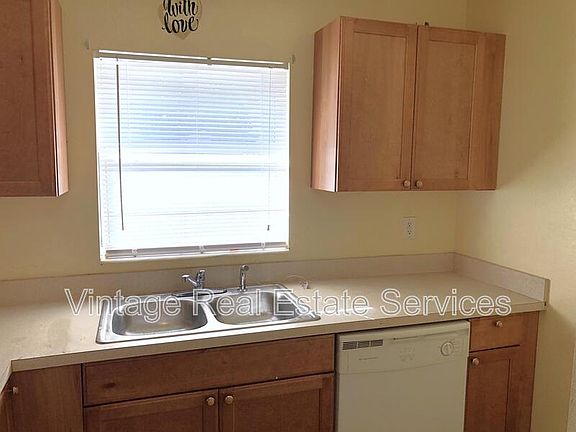 3rd image of 976 22nd Ave S #115