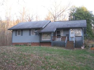 669 Waldroup Rd, Brasstown, NC 28902