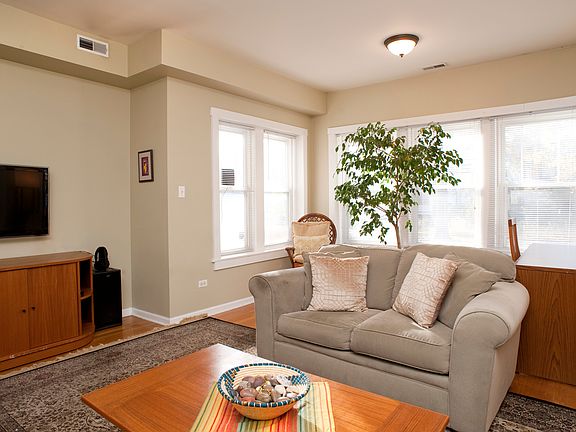 4th image of 166 N Humphrey Ave APT 1N