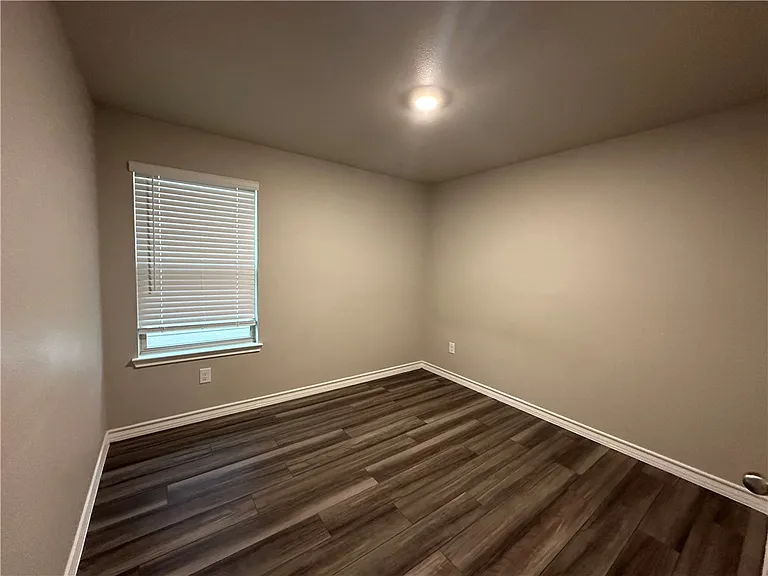 1417 Maverick Rd — Photo 9