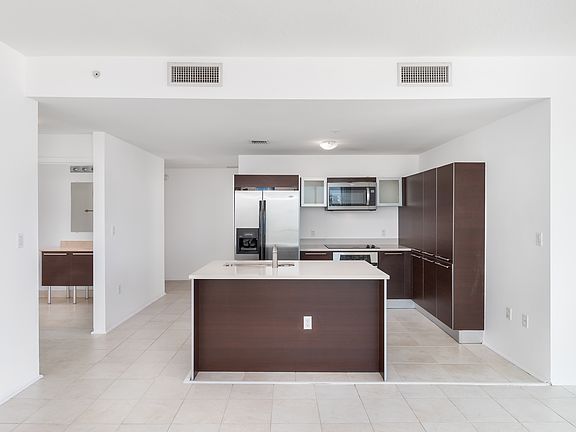 2nd image of 1900 N Bayshore Dr APT 2611