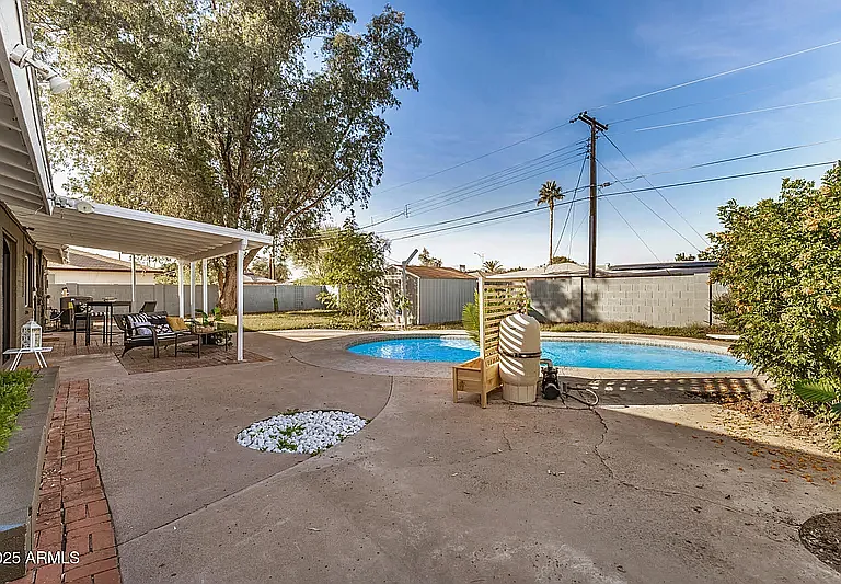 W Berridge Ln — Photo 39