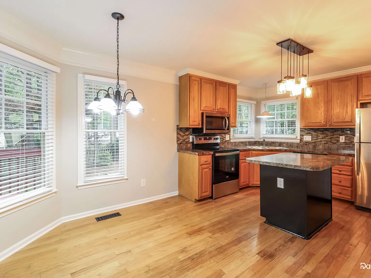 3 bed, 2.5 bath, 2141 sqft, $2,465 — Photo 2