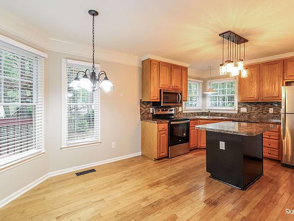 2nd image of 5 Flint Ridge Ct
