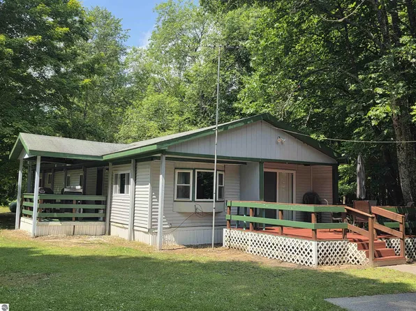 7931 Twin Lake Rd NE, Mancelona, MI 49659
