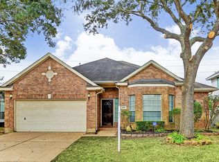 1030 Portsmouth Dr, Pearland, TX 77584