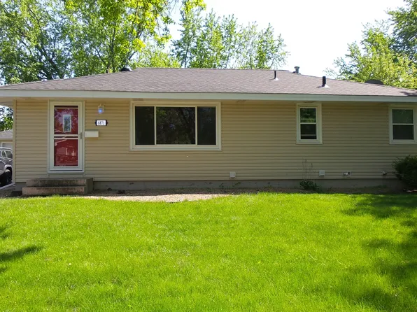 6871 Washington St NE, Fridley, MN 55432