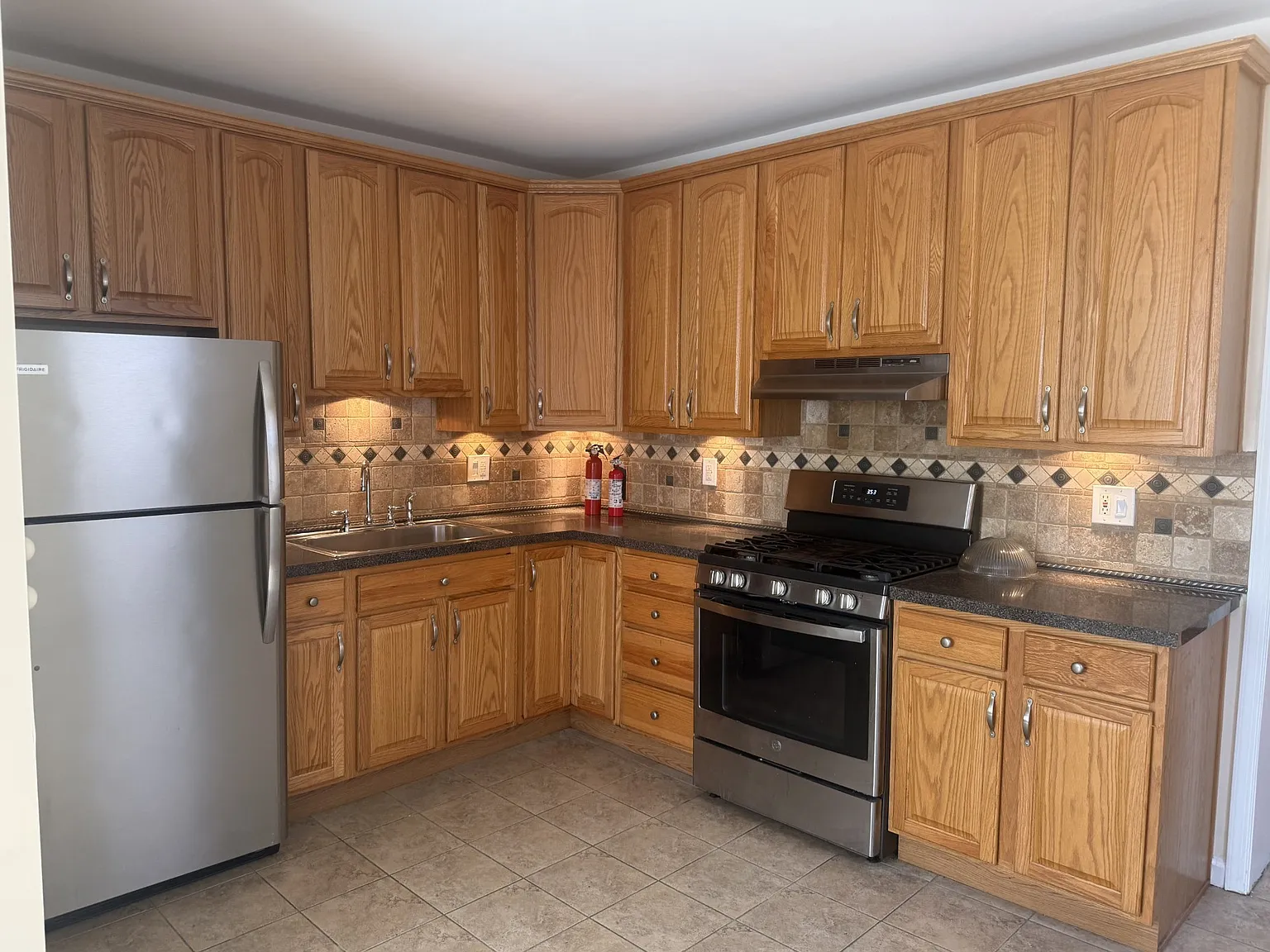 3 bed, 1452 sqft, $2,300 — Photo 2