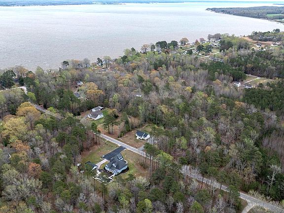 3rd image of 300 River Oaks Rd