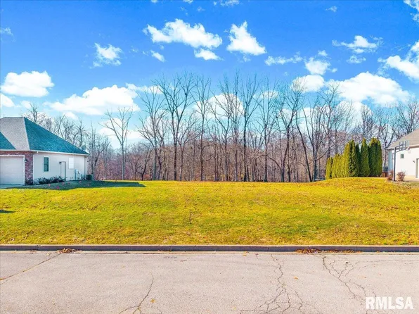 112 Oakridge Ct, East Peoria, IL 61611