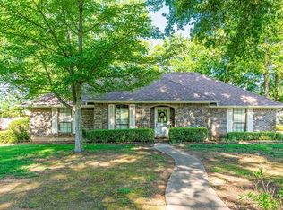 777 Pine Valley Dr, Paris, TX 75462