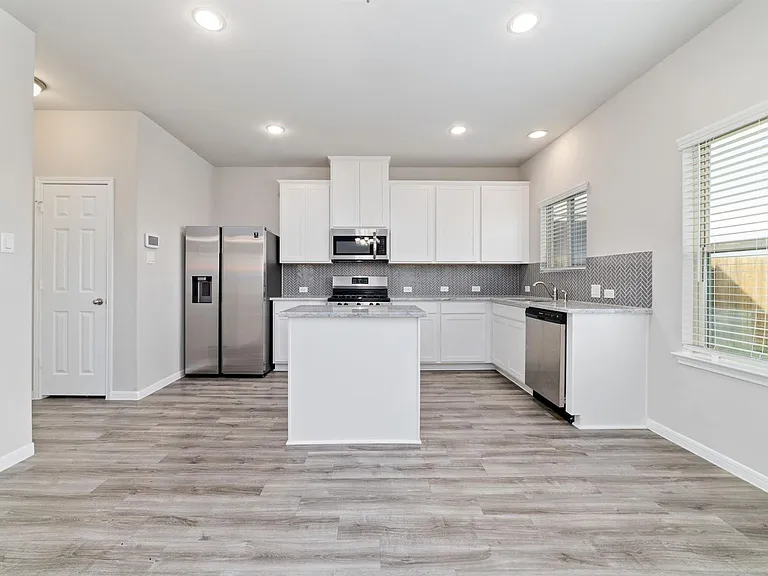 12923 Crombie Dr — Photo 8