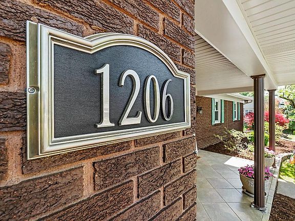 4th image of 1206 Hilldale Cir
