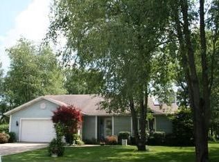4539 E Fox Run Dr, Syracuse, IN 46567