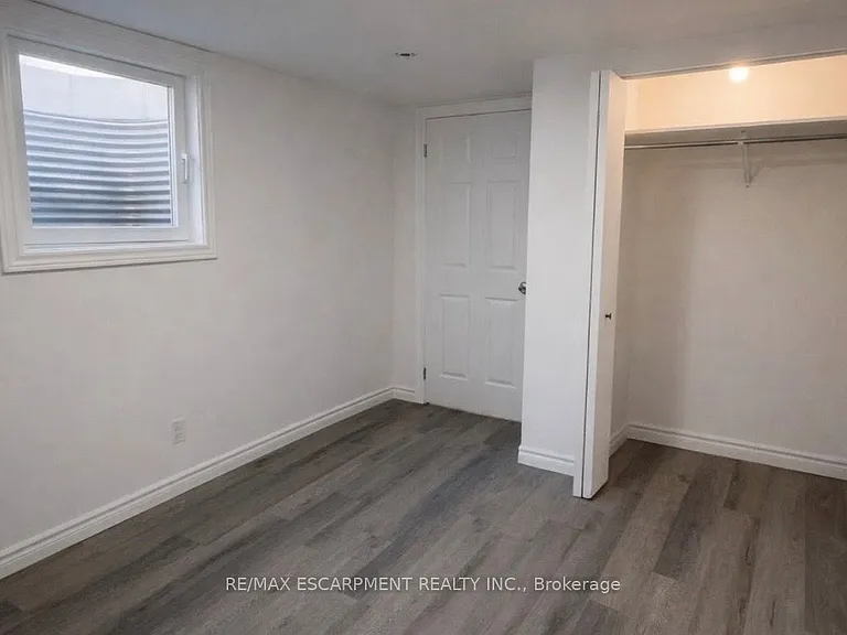 23 Ivanhoe Rd #LOWER — Photo 9
