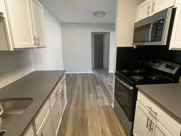 333 Marshall Apartments — Photo 8