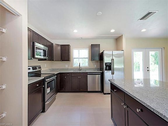 4th image of 405 12th Ave NW