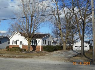 551 S Spruce St, Nokomis, IL 62075