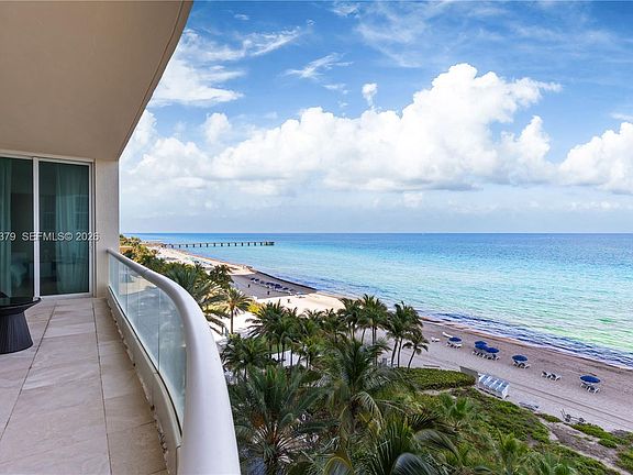 5th image of 16047 Collins Ave #704