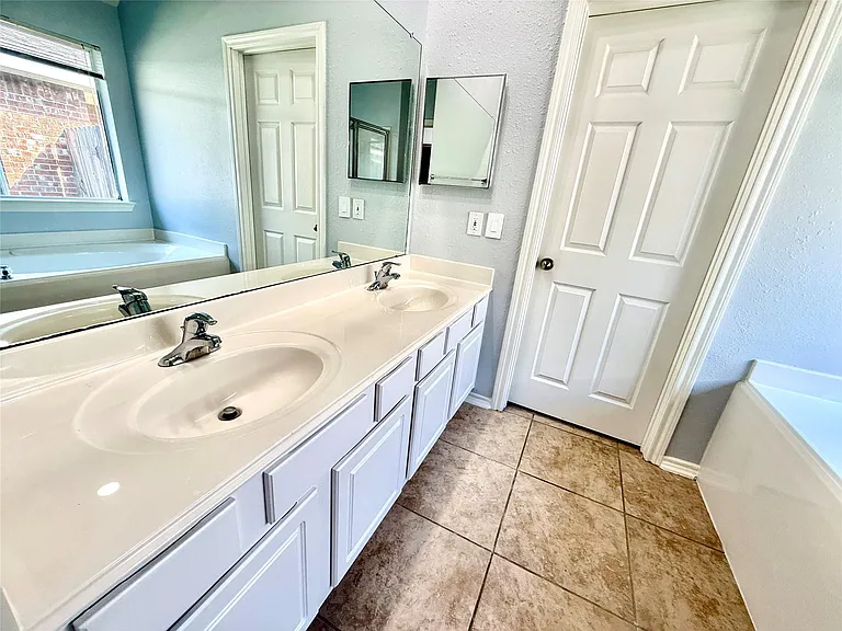 6826 Chester Oak Dr — Photo 23