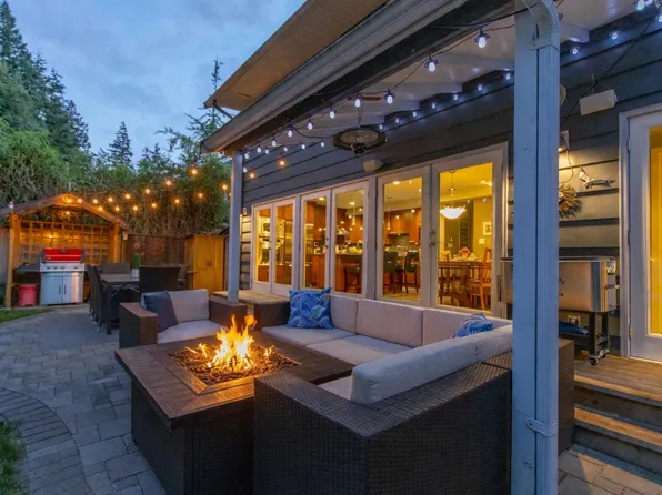 2864 Bushnell Pl, North Vancouver, BC V7J 2Y8