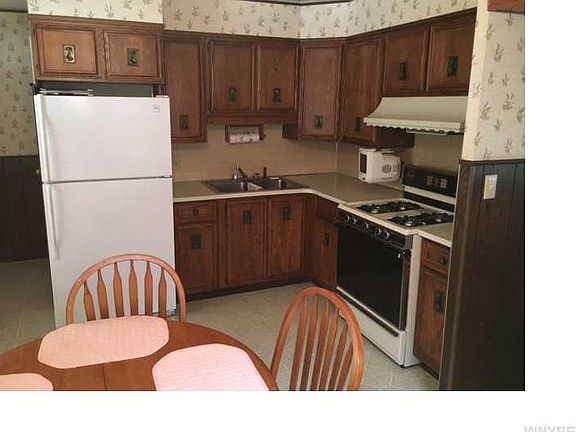 5th image of 327 Desmond Dr