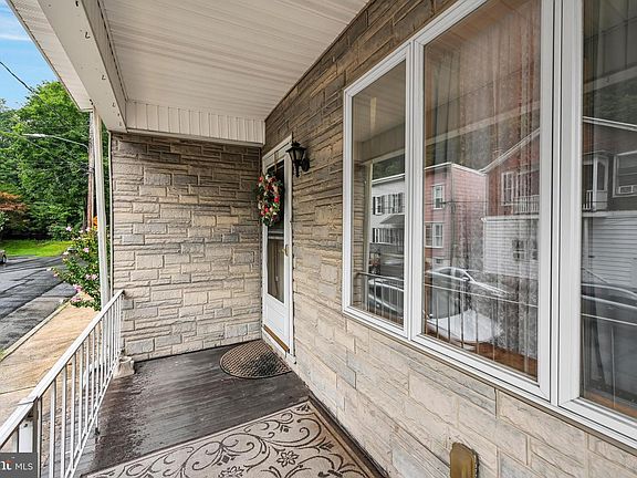 4th image of 842 Water St
