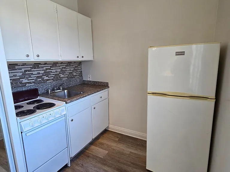 13501 Inglewood Ave — Photo 2